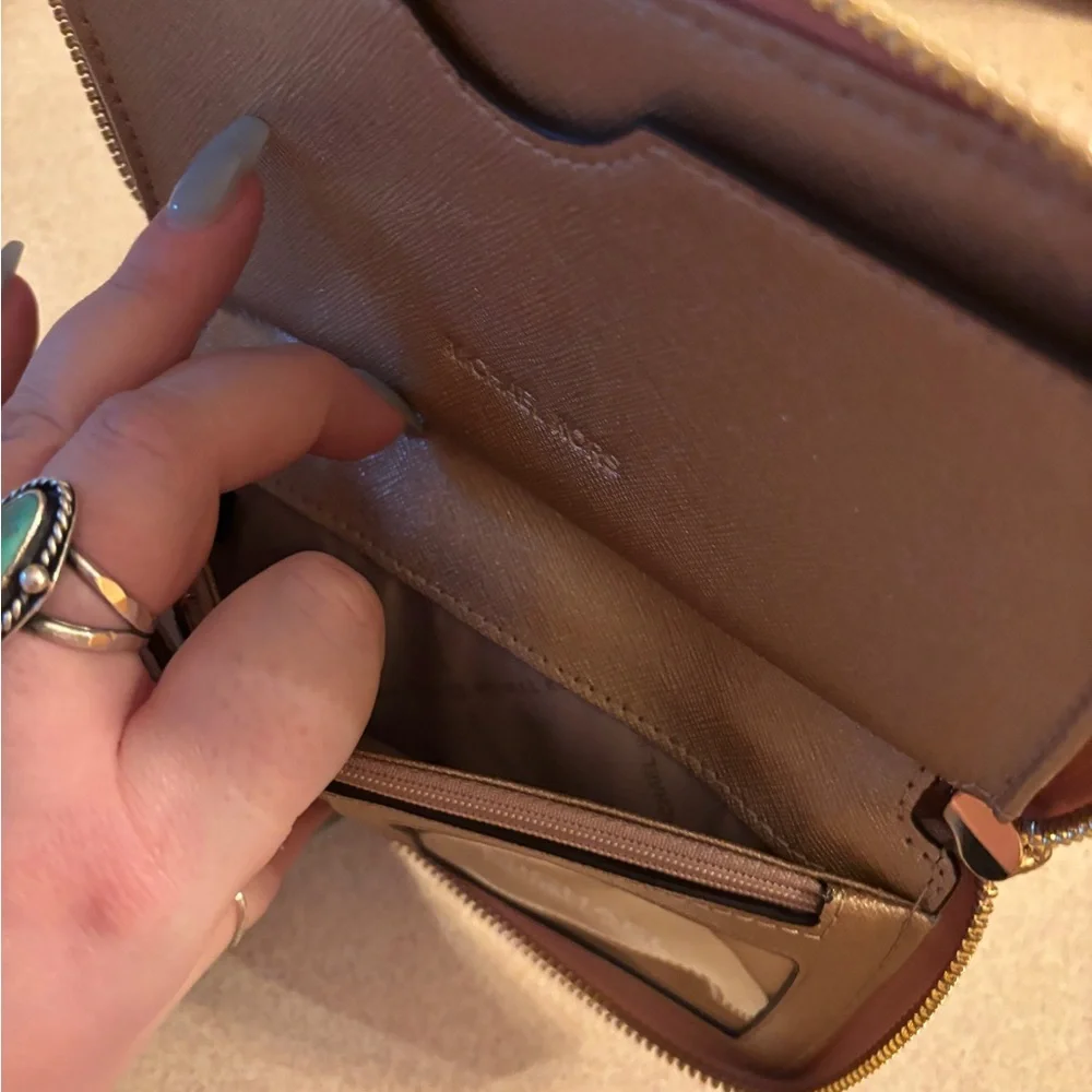 Michael Kors Sparkling rose gold Wristlet - Picture 5 of 8